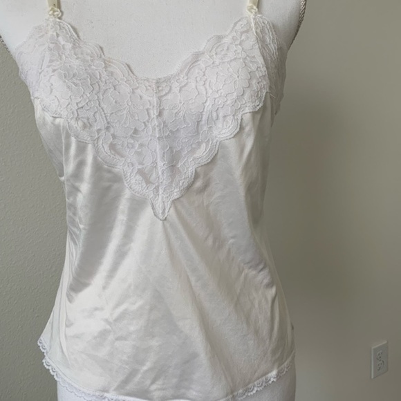 Lingerie - Picture 1 of 6